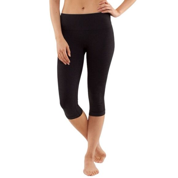 Lululemon Leggings Woman’s Size 2 Cropped Black Stretch - Picture 1 of 7
